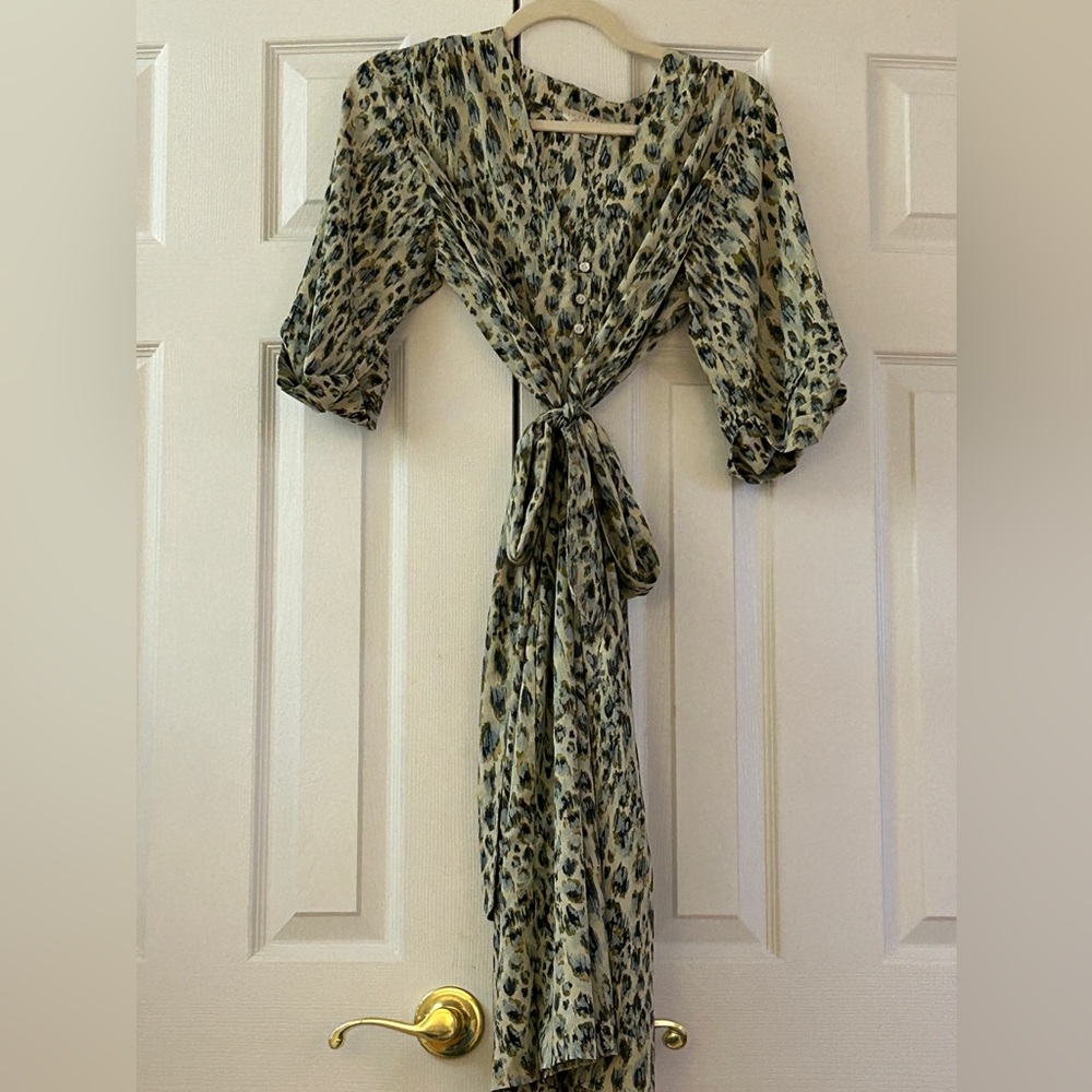 Lovestitch Myla Midi Dress Size Medium M Green Leopard Print Short Sleeve V-Neck